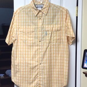 Men’s short sleeve Columbia shirt. Like new.